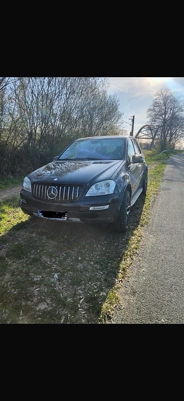 Gebraucht Mercedes ML320 224 PS (164 kW) 2008 Schwarz SUV