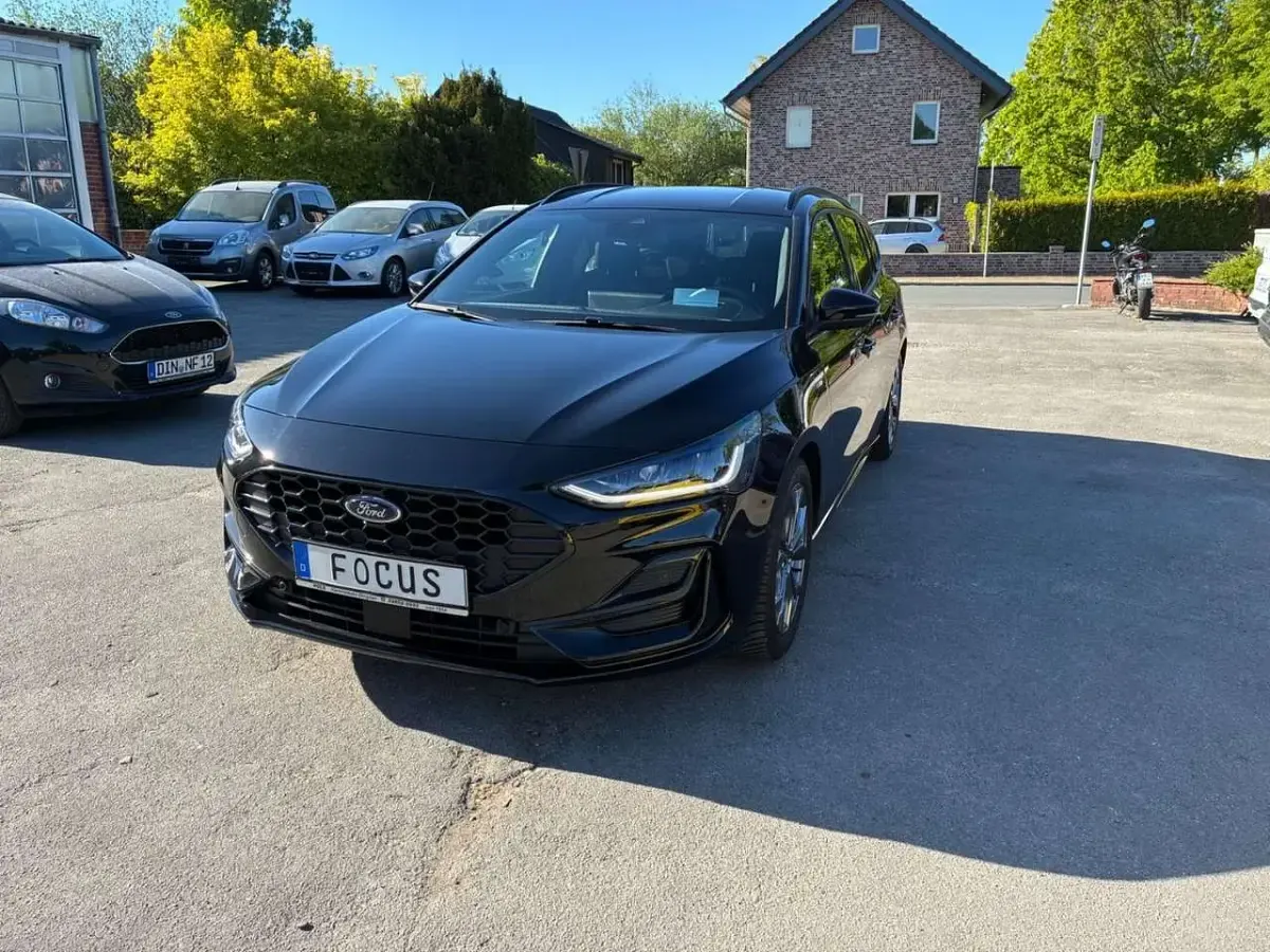 Gebraucht Ford Focus ST-Line X 125 PS (91 kW) 2023 Schwarz Limousine