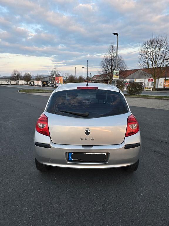 Gebraucht Renault Clio III 88 PS (64 kW) 2006 Silber Kleinwagen