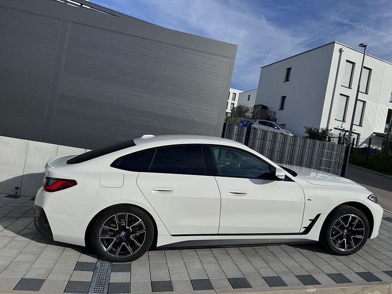 Weiß Gebraucht 2023 BMW i4 M Sport Limousine | 40.200 € (Guter Preis) - Bild 1/4