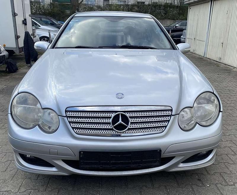 Gebraucht Mercedes C180 143 PS (105 kW) 2005 Iridiumsilber  metalliclack Coupé