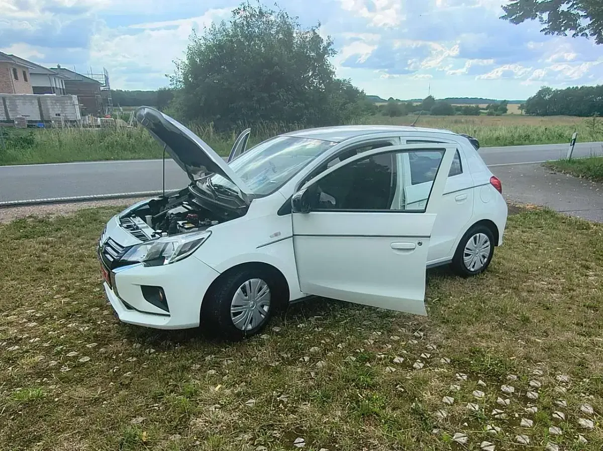 Gebraucht Mitsubishi Space Star Spirit 71 PS (52 kW) 2022 Islandweiss (s) Kleinwagen