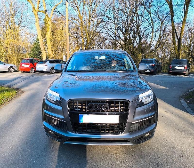 Grau Gebraucht 2009 Audi Q7 Ambiente SUV | 14.000 € (Fairer Preis) - Bild 1/4