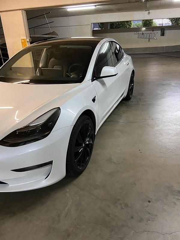 Second-hand Tesla Model 3 366 kW (498 CP) 2021 Alb Berlinǎ