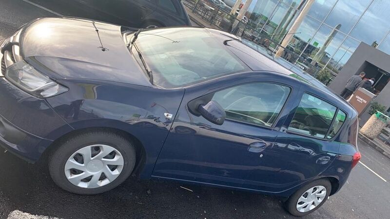 Blau Gebraucht 2014 Dacia Sandero Ambiance Kleinwagen | 4.890 € (Teuer) - Bild 1/4