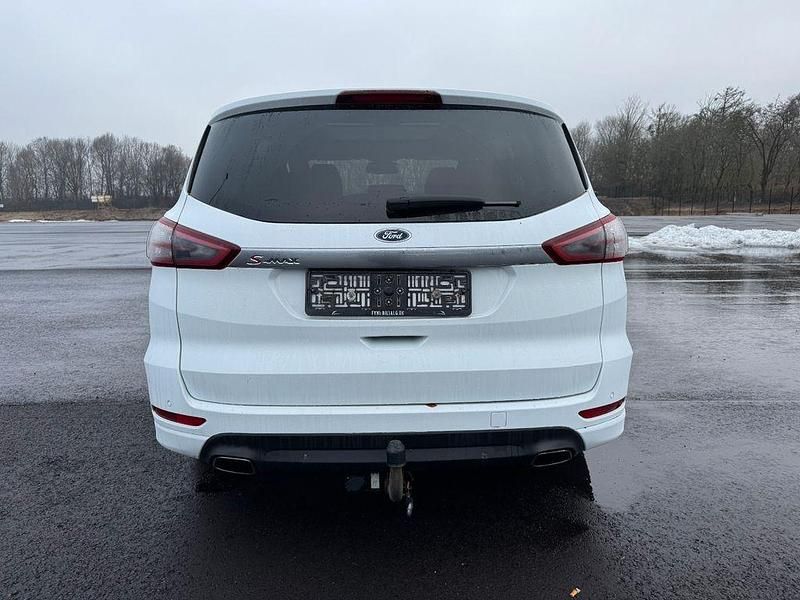 Gebraucht Ford S-MAX Titanium 179 PS (131 kW) 2016 Weiß Van / Kleinbus