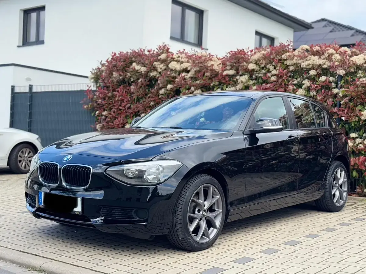 Gebraucht BMW 114 102 PS (75 kW) 2015 Schwarz Kleinwagen