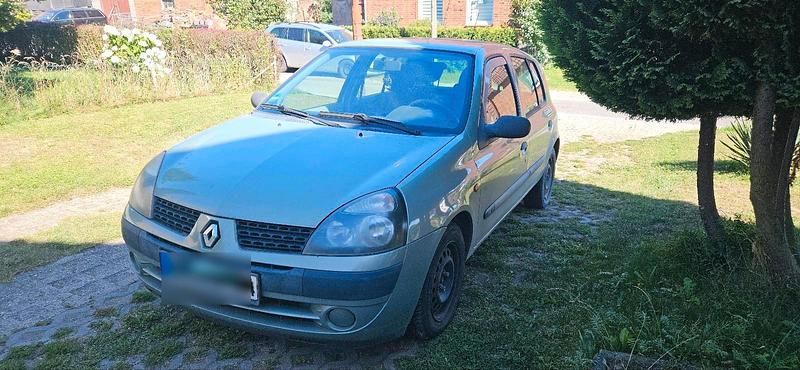 Grün Gebraucht 2001 Renault Clio II Kleinwagen | 700 € (Superpreis) - Bild 1/4
