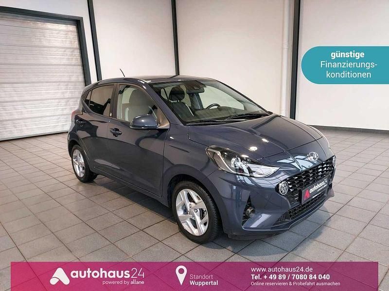Grau Gebraucht 2022 Hyundai i10 Edition 30 Kleinwagen | 12.590 € (Fairer Preis) - Bild 1/4