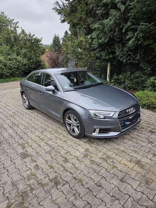 Grau Gebraucht 2019 Audi A3 Sport Limousine | 21.500 € (Guter Preis) - Bild 1/4