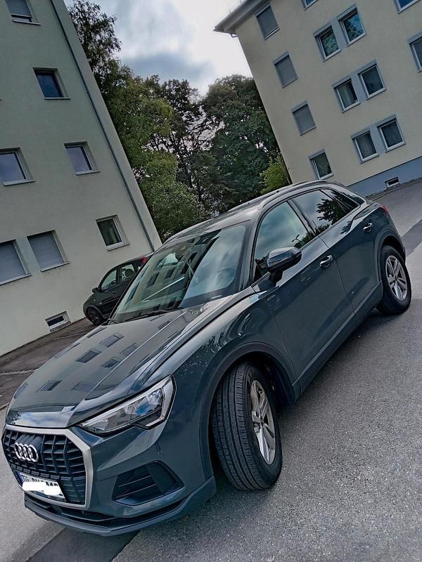 Grau Gebraucht 2021 Audi Q3 SUV | 22.000 € (Guter Preis) - Bild 1/4