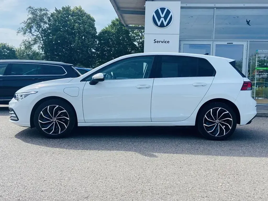 Gebraucht VW Golf VIII Active 204 PS (150 kW) 2022 Weiß Limousine
