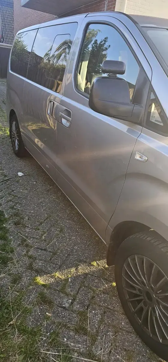 Gebraucht Hyundai H-1 170 PS (125 kW) 2016 Schwarz Van / Kleinbus
