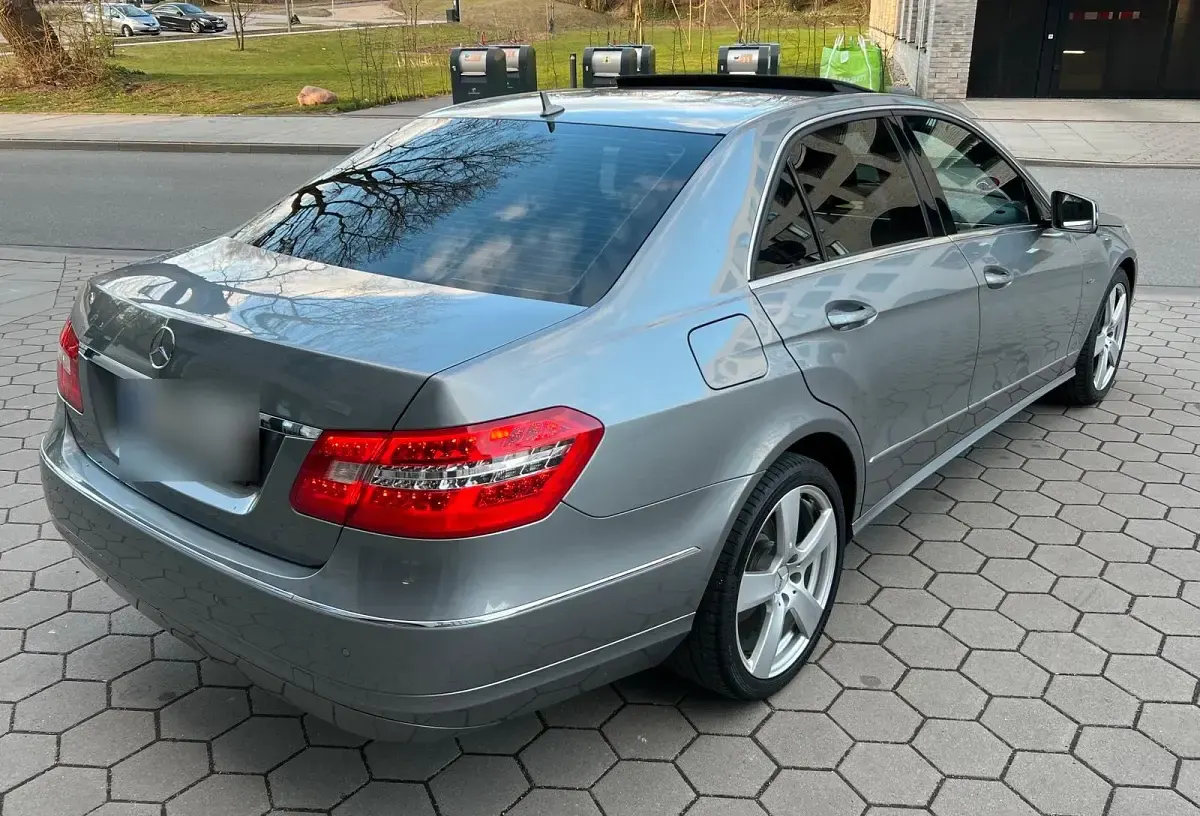 Second-hand Mercedes E200 184 CP (135 kW) 2010 Gri Berlinǎ
