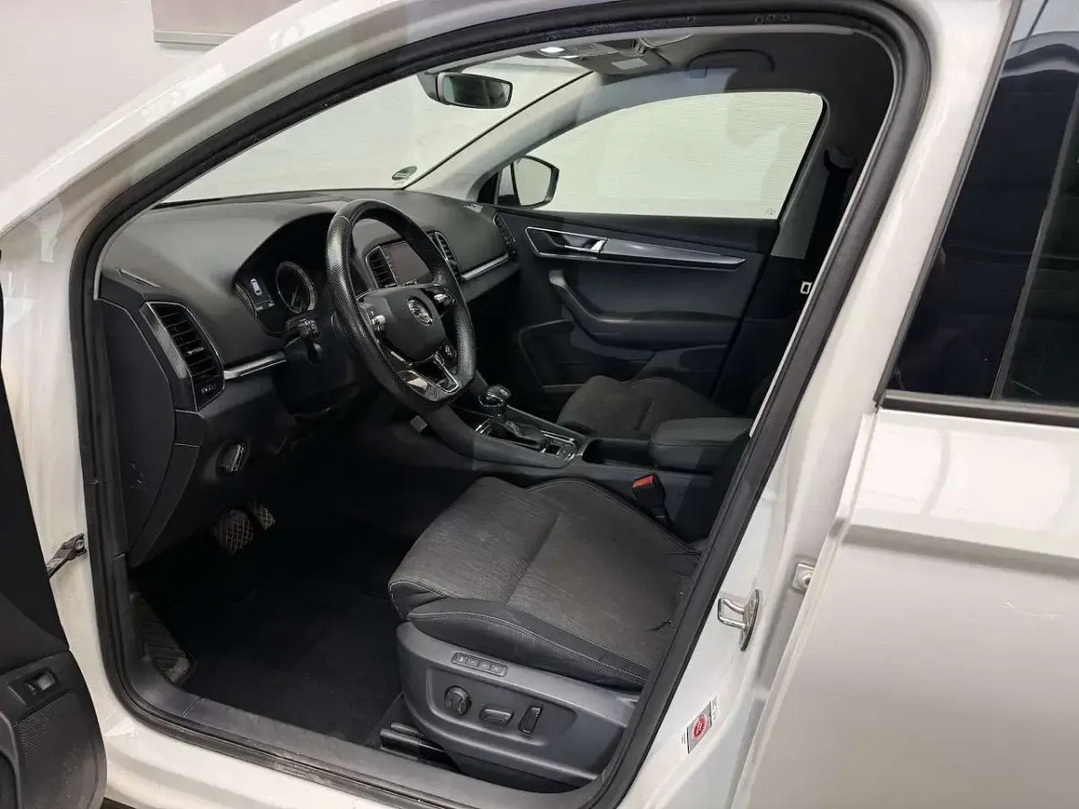 Gebraucht Skoda Karoq Style 150 PS (110 kW) 2020 Bila candy/candyweiss SUV