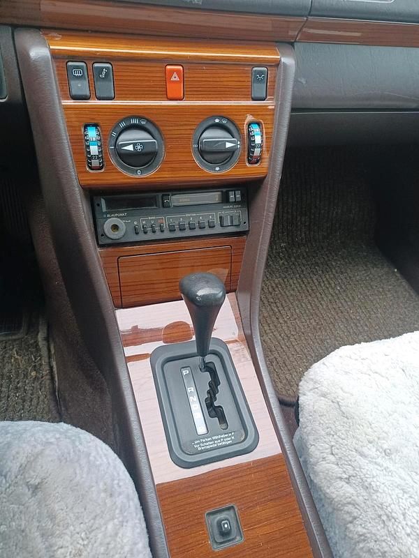 Gebraucht Mercedes 300 113 PS (83 kW) 1991 Limousine