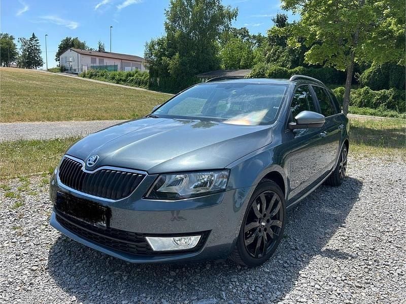 Grau Gebraucht 2016 Skoda Octavia Ambition Kombi | 11.000 € (Fairer Preis) - Bild 1/4