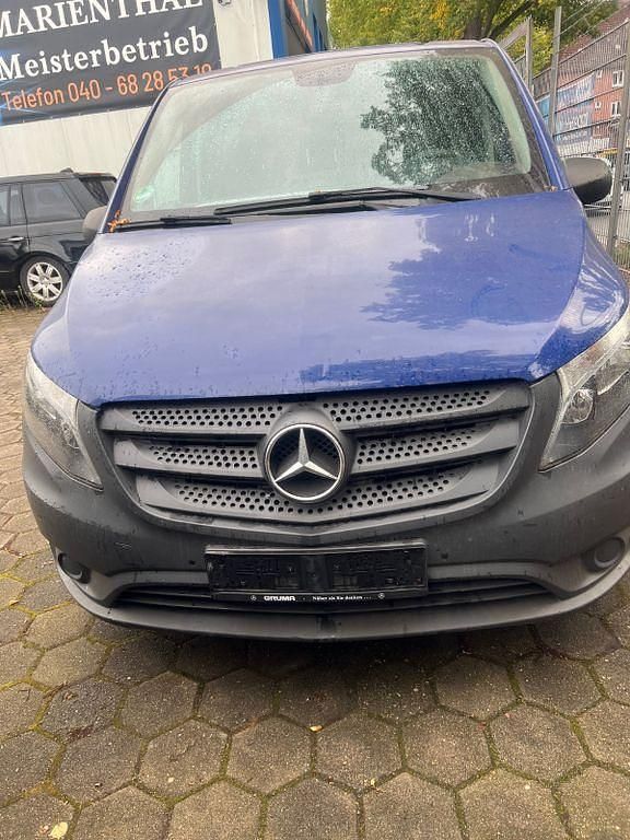 Blau Gebraucht 2016 Mercedes Vito Van / Kleinbus | 11.000 € (Fairer Preis) - Bild 1/4