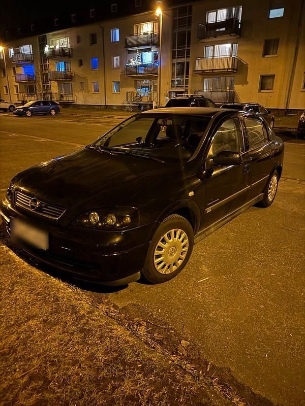 Schwarz Gebraucht 2003 Opel Astra Limousine | 1.200 € (Guter Preis) - Bild 1/4