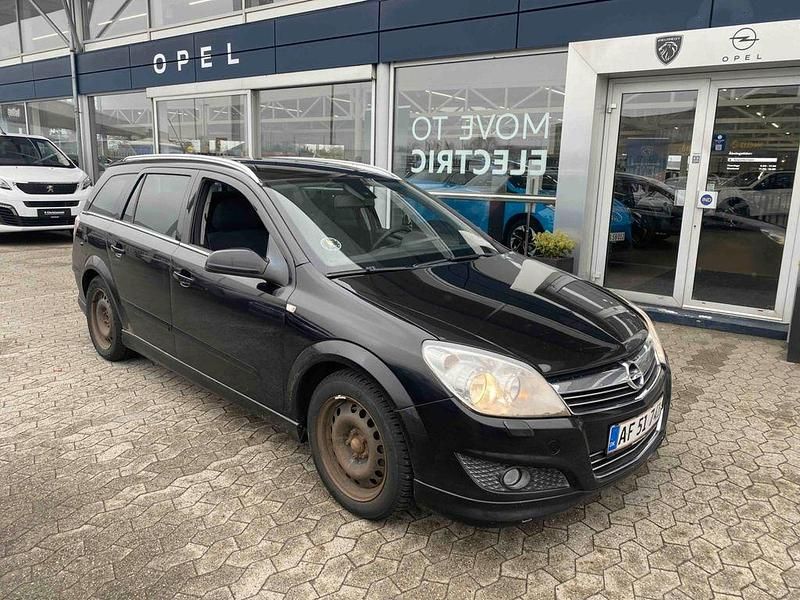 Używany Opel Astra Cosmo 179 KM (131 kW) 2008 Sedan/Limuzyna