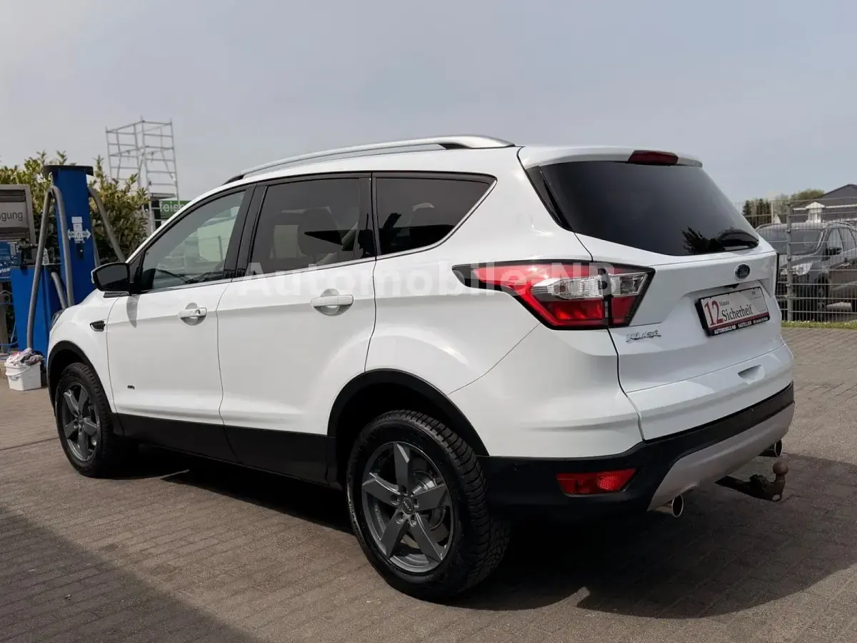 Używany Ford Kuga Titanium 179 KM (131 kW) 2019 Biały SUV