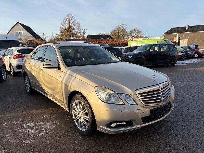 Gebraucht Mercedes E500 Elegance 387 PS (284 kW) 2010 Beige Limousine
