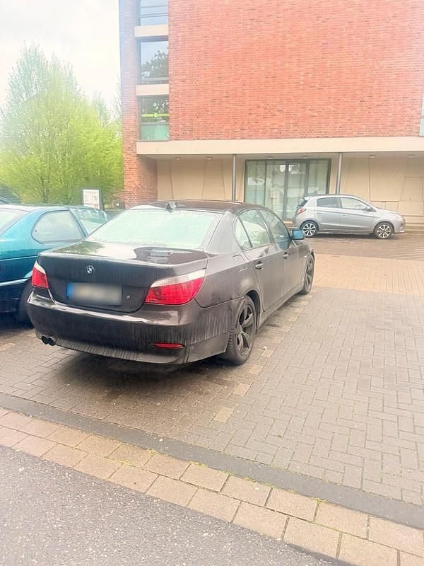 Second-hand BMW 525 177 CP (130 kW) 2004 Negru Berlinǎ