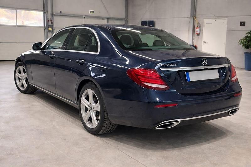 Blau Gebraucht 2018 Mercedes E350 Avantgarde Limousine | 18.990 € (Guter Preis) - Bild 1/4
