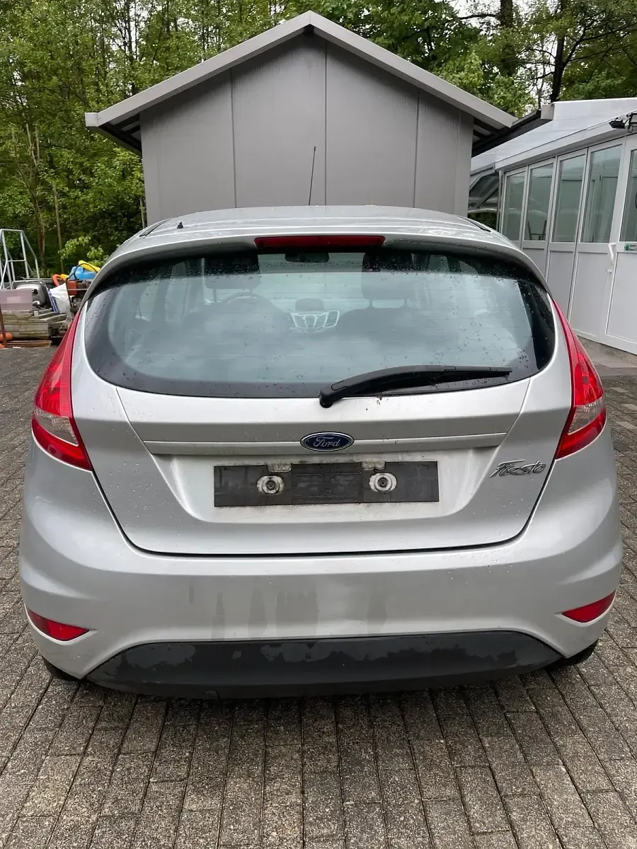 Usata Ford Fiesta 60 CV (44 kW) 2010 Argento Utilitaria
