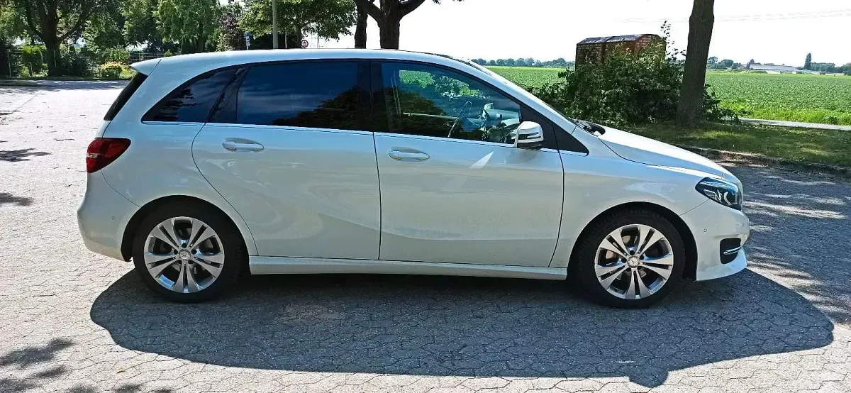 Gebraucht Mercedes B220 Urban 177 PS (130 kW) 2017 Weiß Kleinwagen