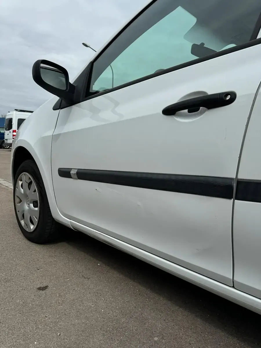 Gebraucht Renault Clio 75 PS (55 kW) 2008 Weiß Kleinwagen