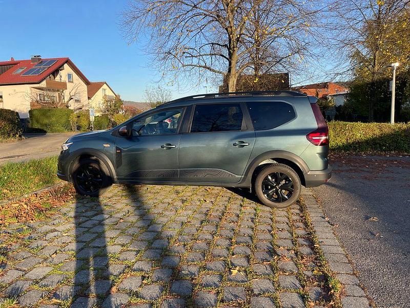 Grün Gebraucht 2024 Dacia Jogger Extreme Van / Kleinbus | 20.000 € (Fairer Preis) - Bild 1/4