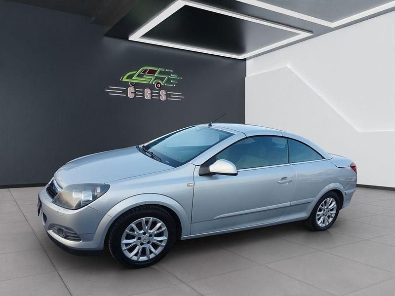 Gebraucht Opel Astra Cabriolet Edition 140 PS (102 kW) 2010 Silber Cabrio
