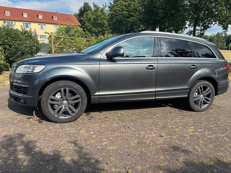 Grau Gebraucht 2007 Audi Q7 S-Line SUV | 7.300 € (Superpreis) - Bild 1/4