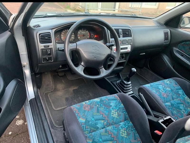 Gebraucht Nissan Almera 75 PS (55 kW) 1999 Silber Kleinwagen