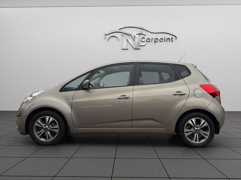 Gebraucht Kia Venga 125 PS (91 kW) 2016 Sirius silver Kleinwagen