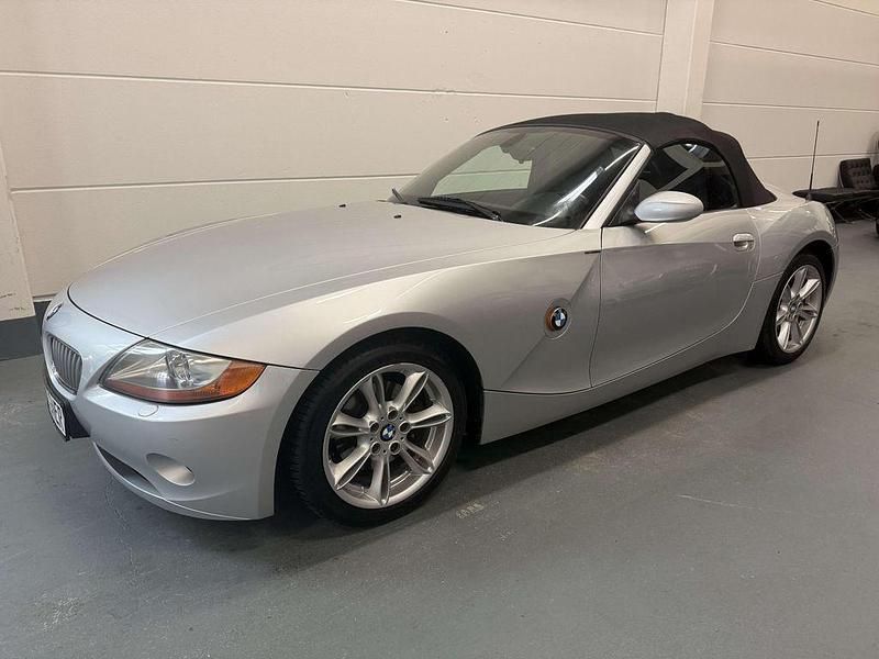 Grau Gebraucht 2003 BMW Z4 Sport Line Cabrio | 11.950 € (Guter Preis) - Bild 1/4