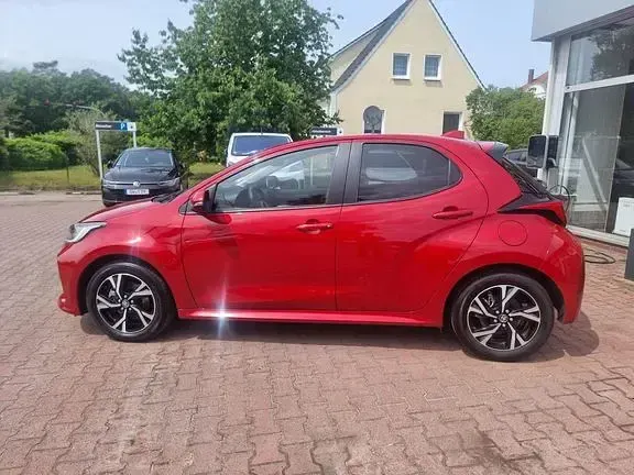 Gebraucht Toyota Yaris Comfort 116 PS (85 kW) 2024 Emotional red metallic Kleinwagen