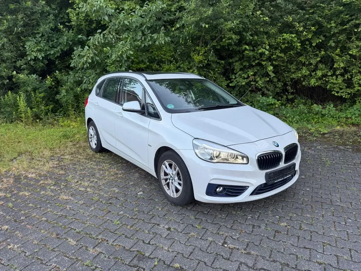 Gebraucht BMW 218 Active Tourer Sport Line 150 PS (110 kW) 2017 Weiß Van / Kleinbus