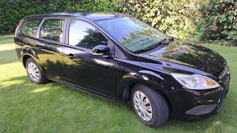 Schwarz Gebraucht 2009 Ford Focus Kombi | 1.600 € (Superpreis) - Bild 1/4