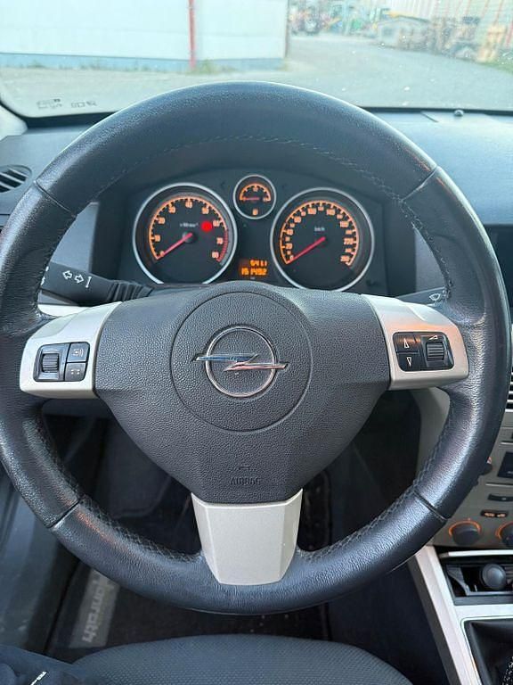 Gebraucht Opel Astra Catch Me 116 PS (85 kW) 2007 Silber Limousine