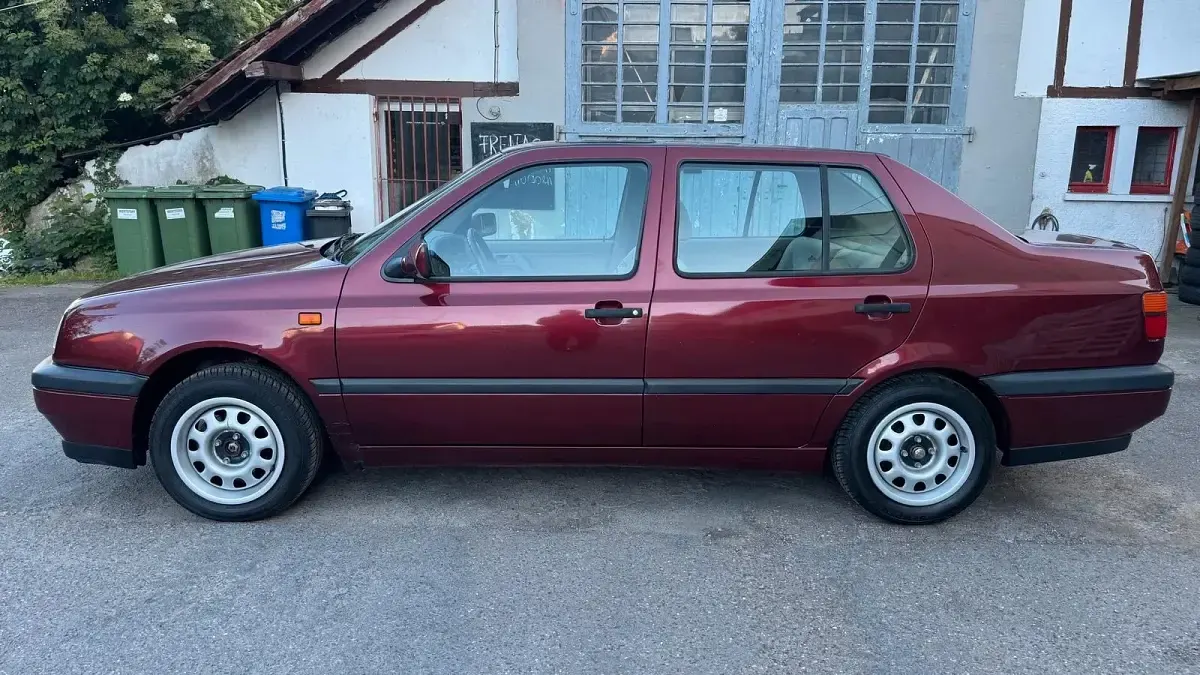 Gebraucht VW Vento 90 PS (66 kW) 1992 Rot Limousine