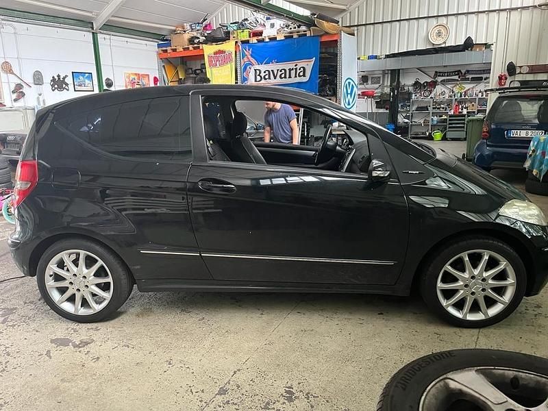 Schwarz Gebraucht 2005 Mercedes A160 Limousine | 1.400 € (Superpreis) - Bild 1/4