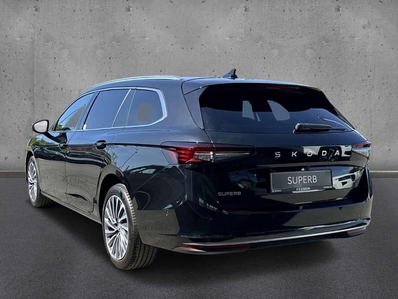 Gebraucht Skoda Superb LAURIN & KLEMENT 150 PS (110 kW) 2024 Ebony schwarz metallic Kombi