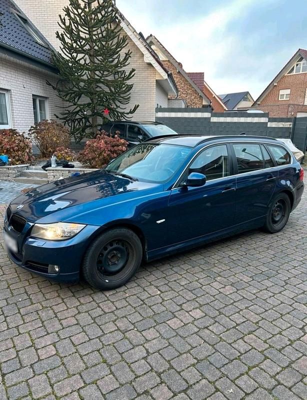Second-hand BMW 525 218 CP (160 kW) 2010 Albastru Break