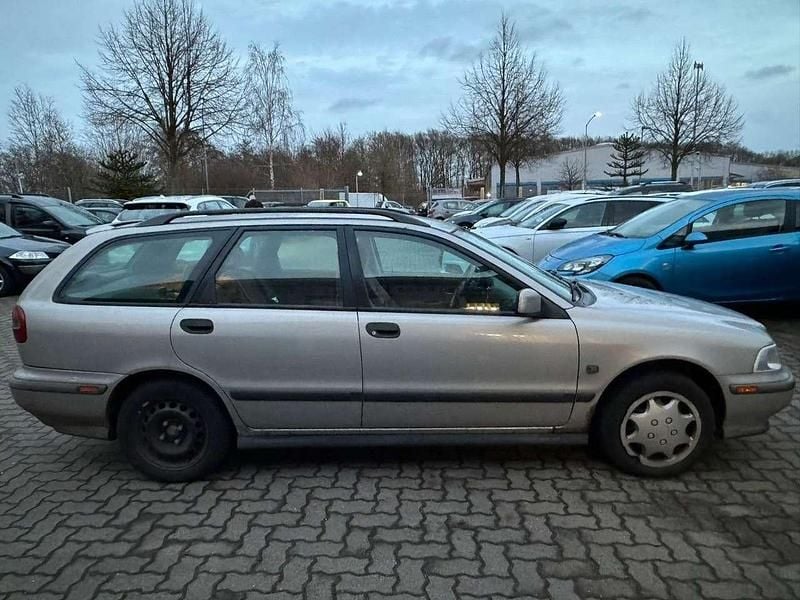 Gebraucht Volvo V40 105 PS (77 kW) 1998 Grau Kombi