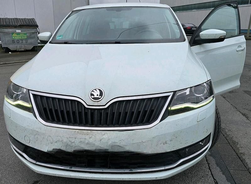 Weiß Gebraucht 2019 Skoda Rapid Kombi | 9.499 € (Superpreis) - Bild 1/4