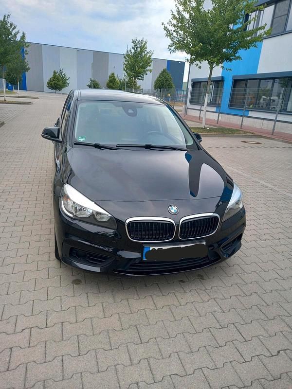 Schwarz Gebraucht 2016 BMW 218 Kombi | 11.500 € (Fairer Preis) - Bild 1/4