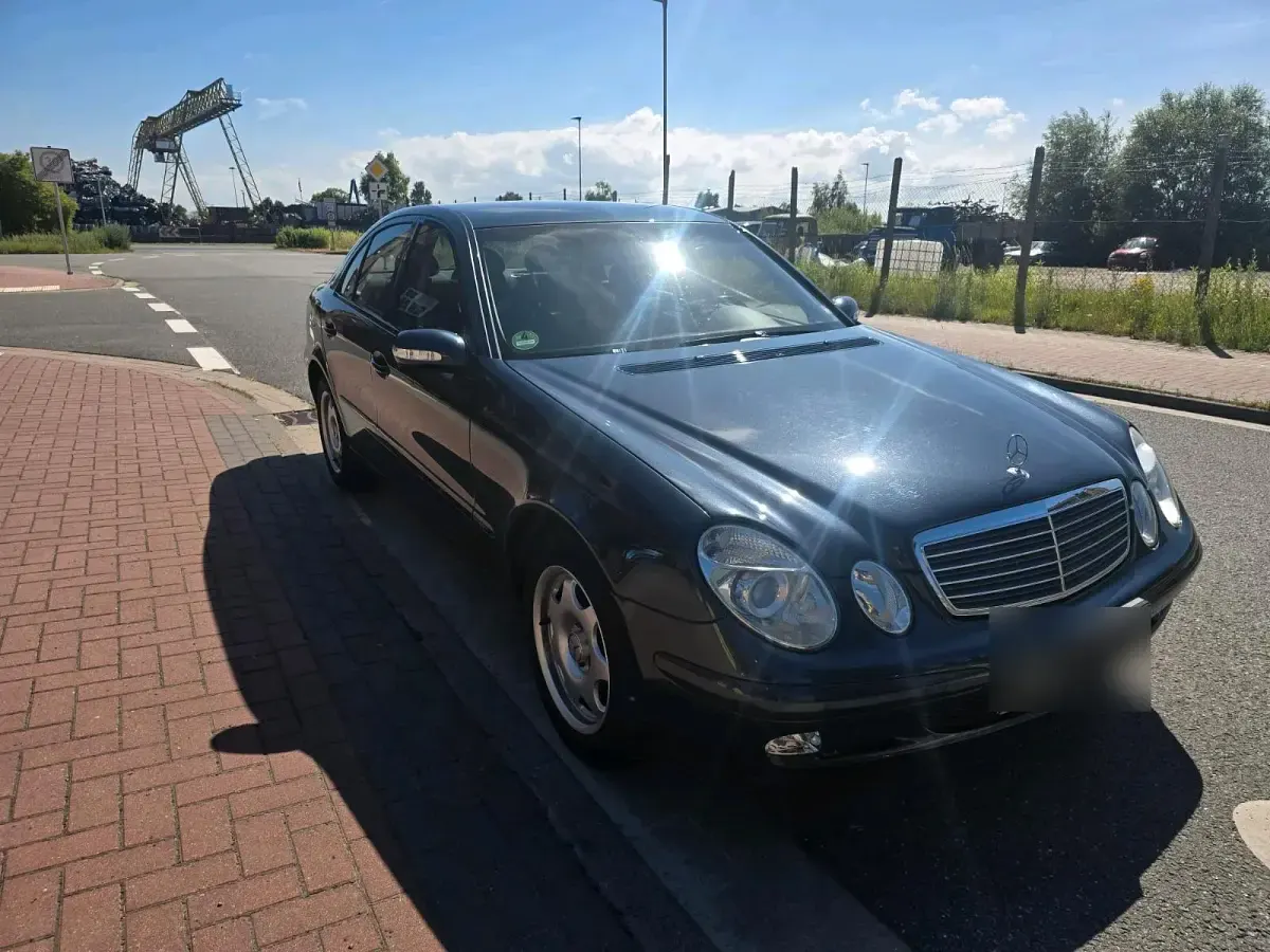 Gebraucht Mercedes E220 150 PS (110 kW) 2004 Schwarz Limousine