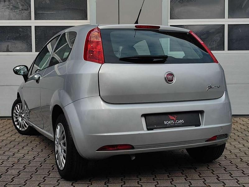 Gebraucht Fiat Grande Punto Pop 69 PS (50 kW) 2013 Reflexsilber Kleinwagen